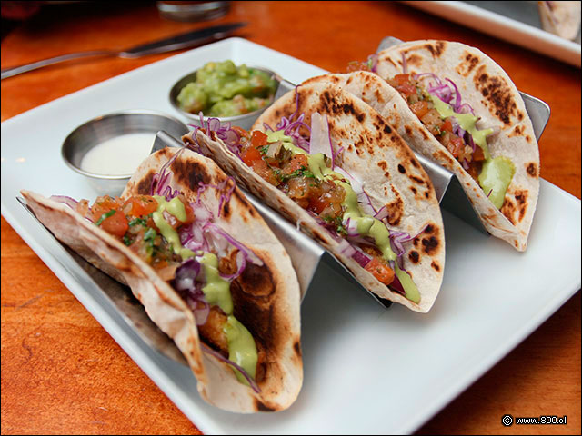 Fish Tacos con pico de gallo